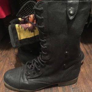 Target combat boots